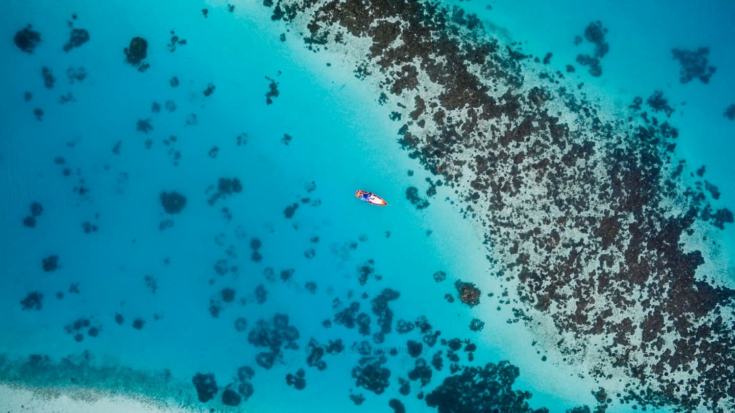 Water and coastline at Thulusdhoo
